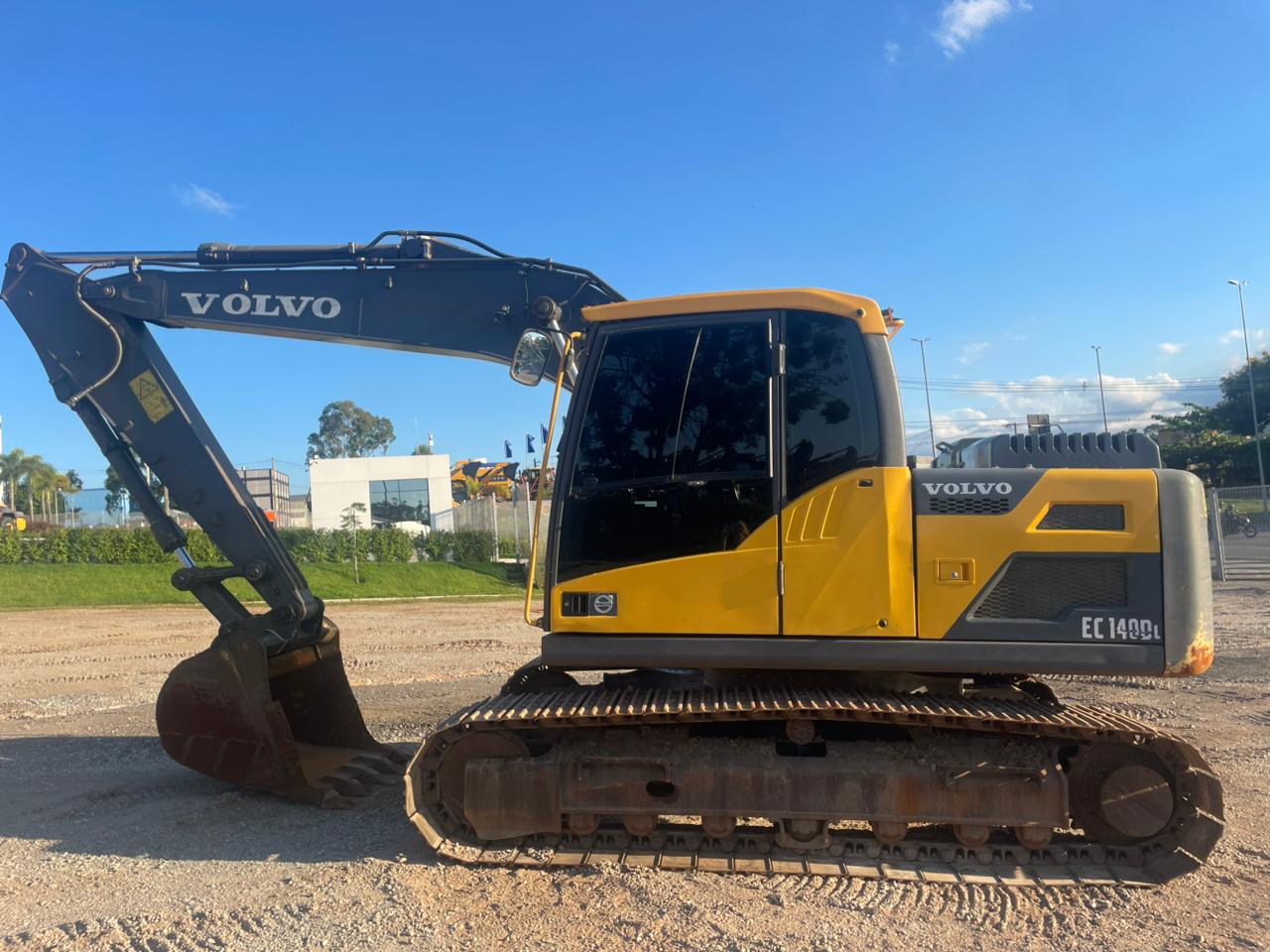 Escavadeira Volvo EC140DL - Imagem 3