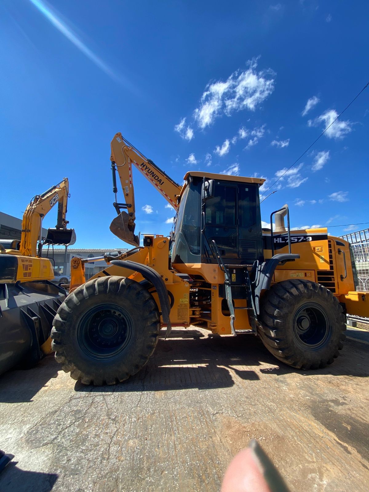 Carregadeira Hyundai HL 757-9 - Imagem 2