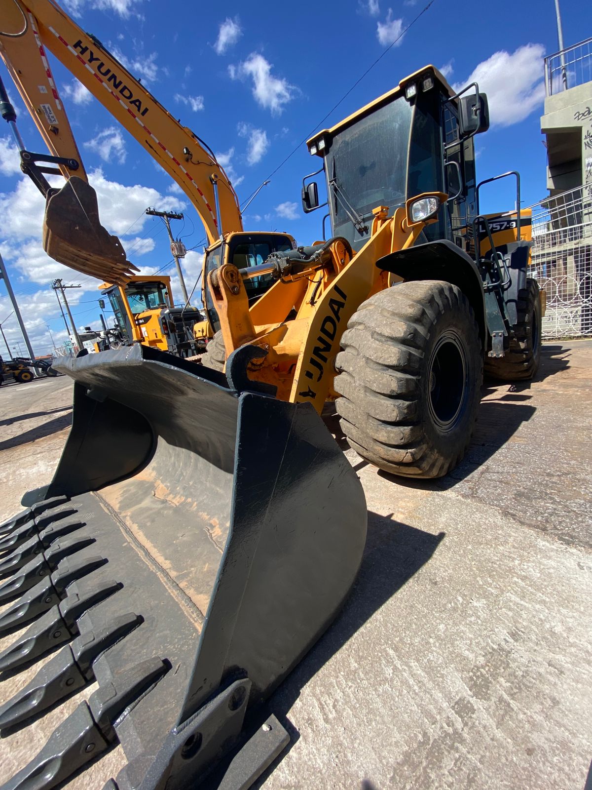 Carregadeira Hyundai HL 757-9 - Imagem 4