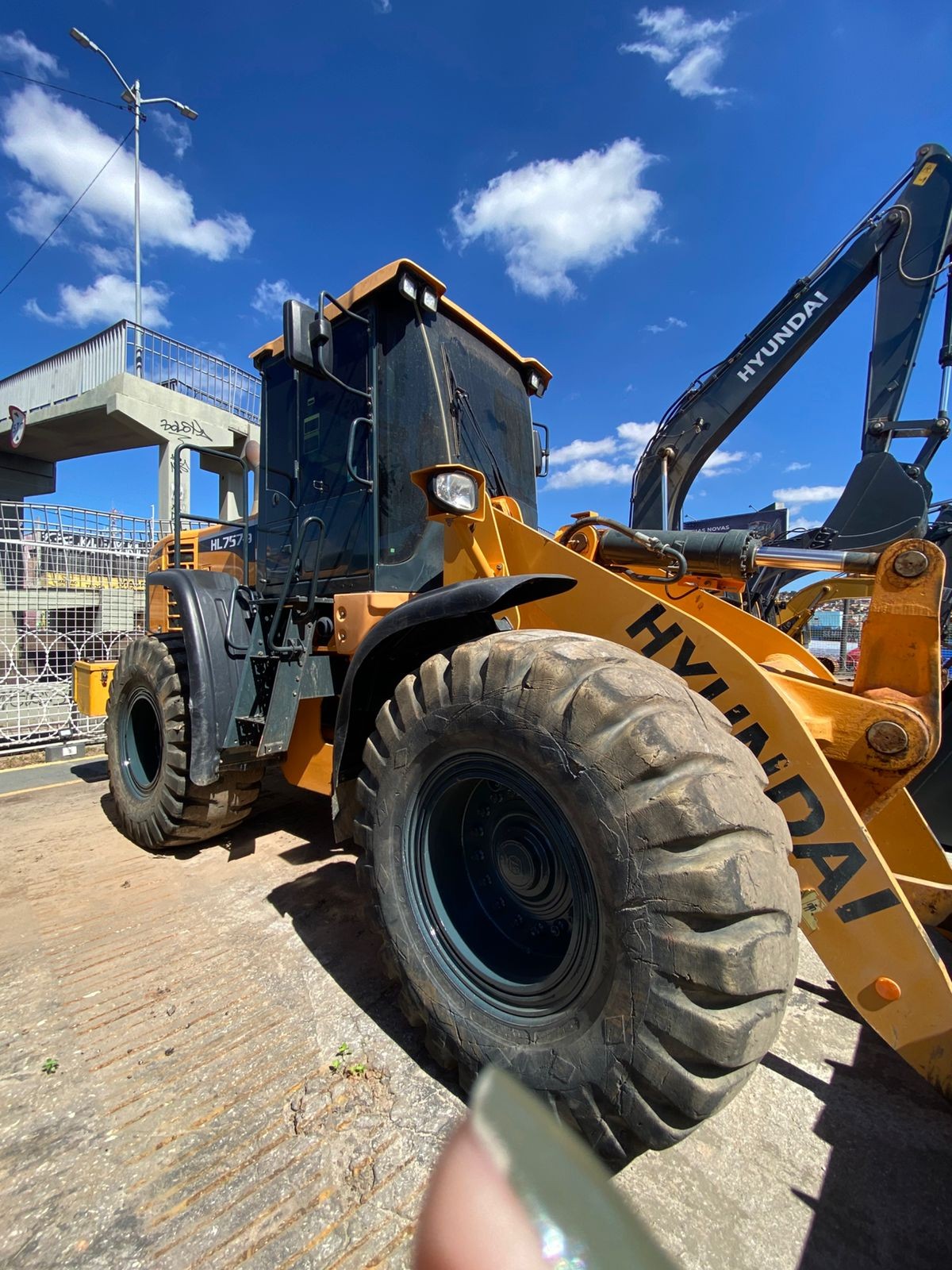 Carregadeira Hyundai HL 757-9 - Imagem 3