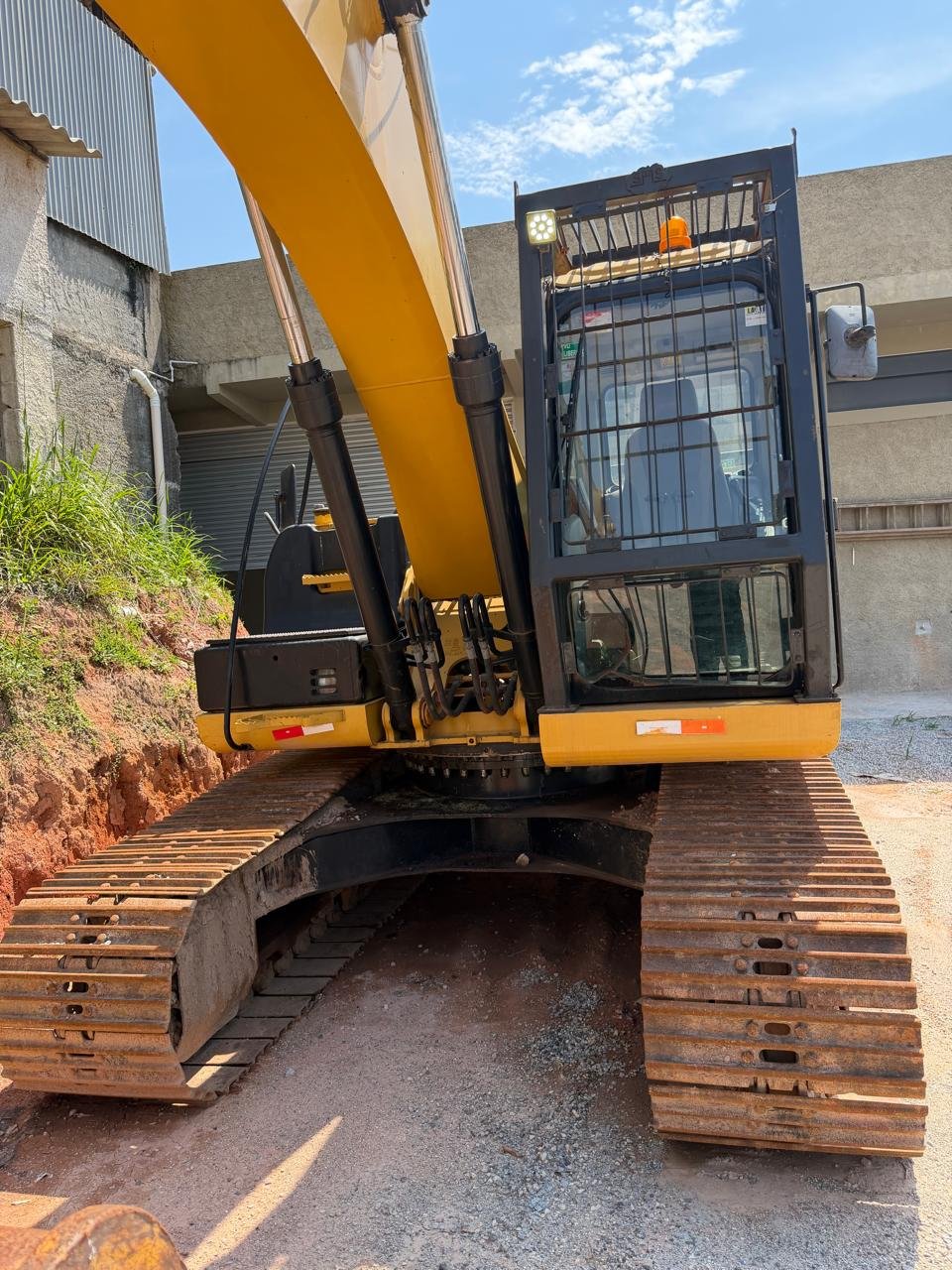 Escavadeira Hidráulica CAT 320D2 - Imagem 4